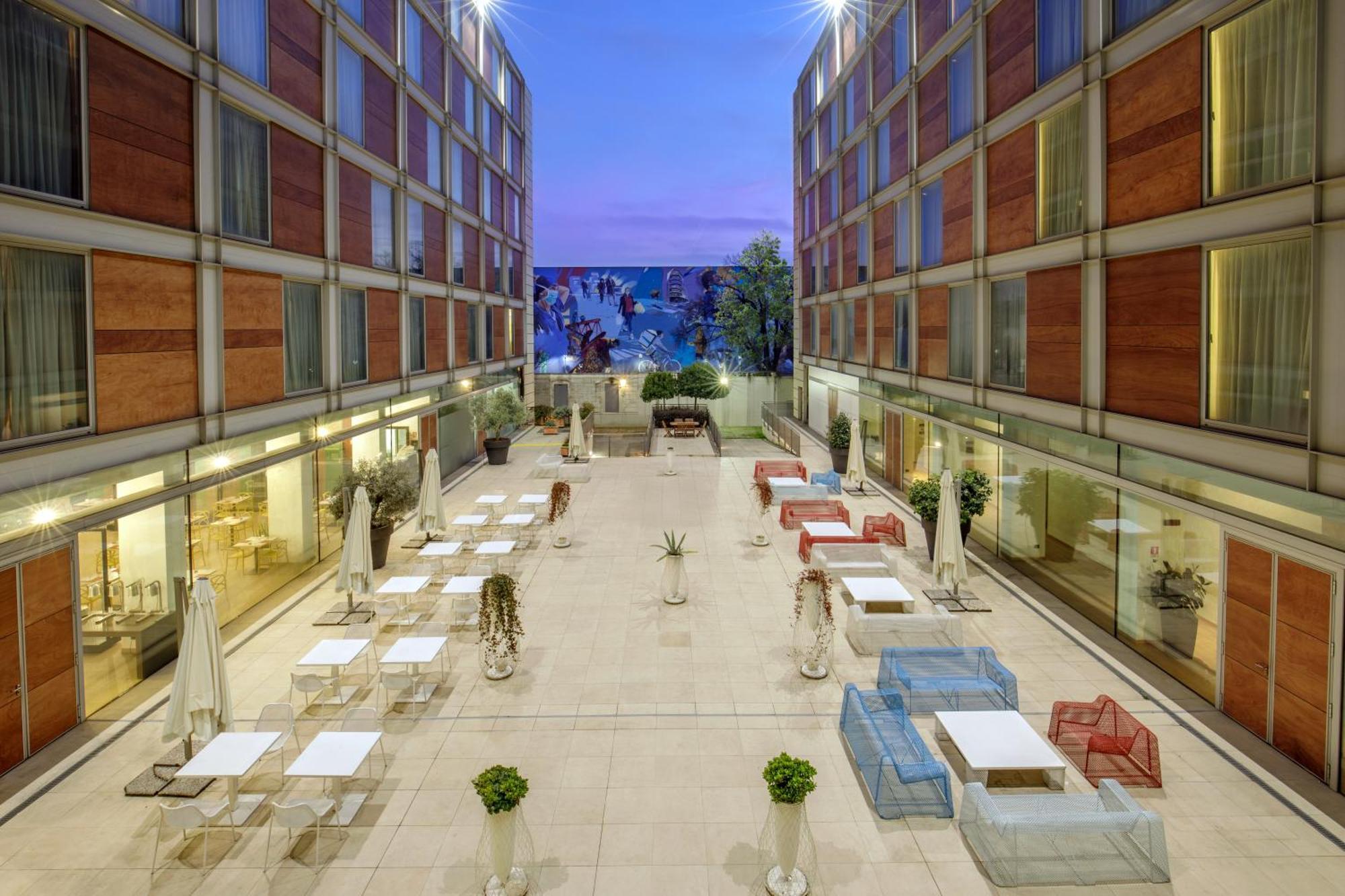Doubletree By Hilton Hotel Milán